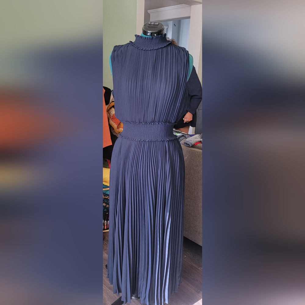 Nanette lepore navy pleated flowy dress size 12